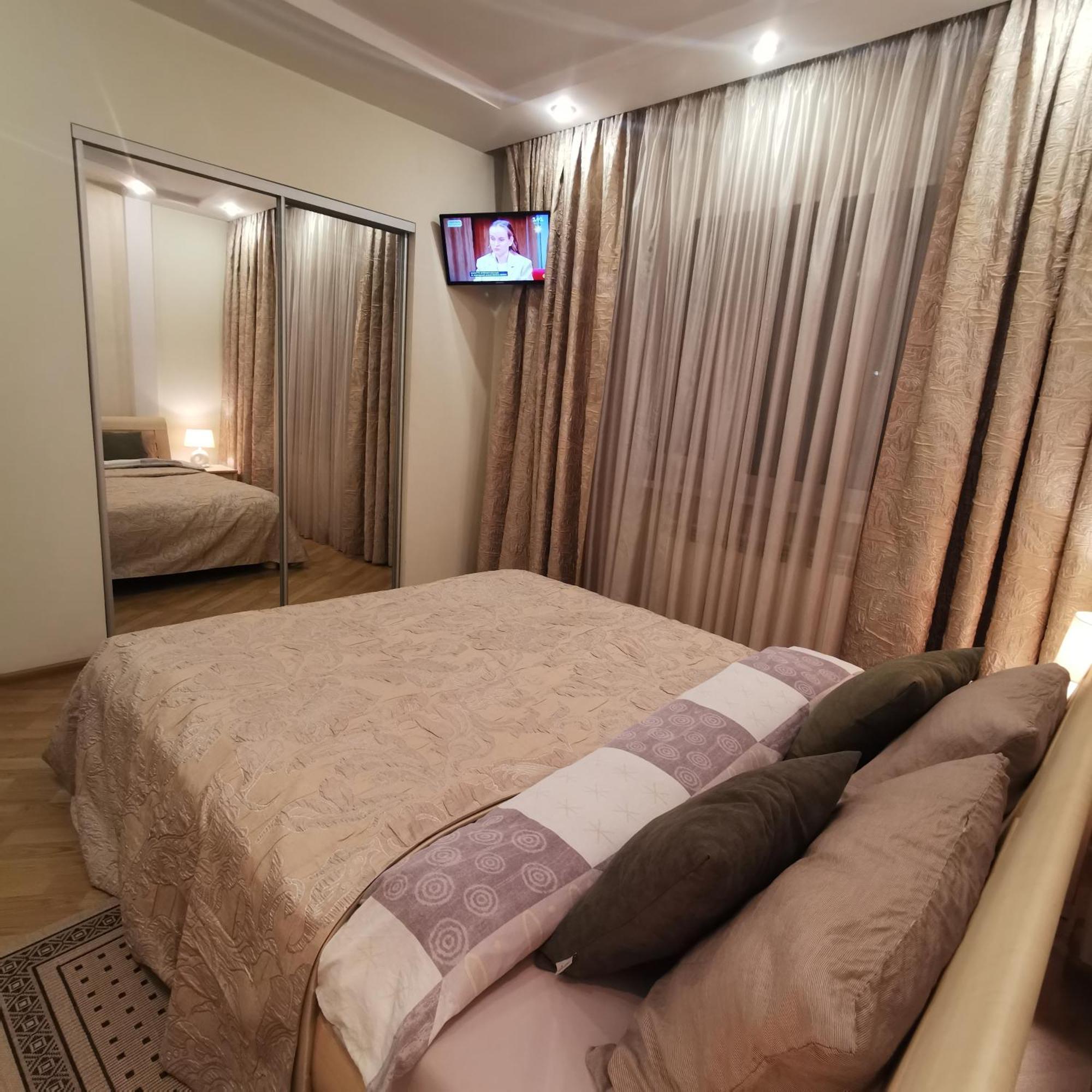 Big Apartment In Rivne Center Exterior foto
