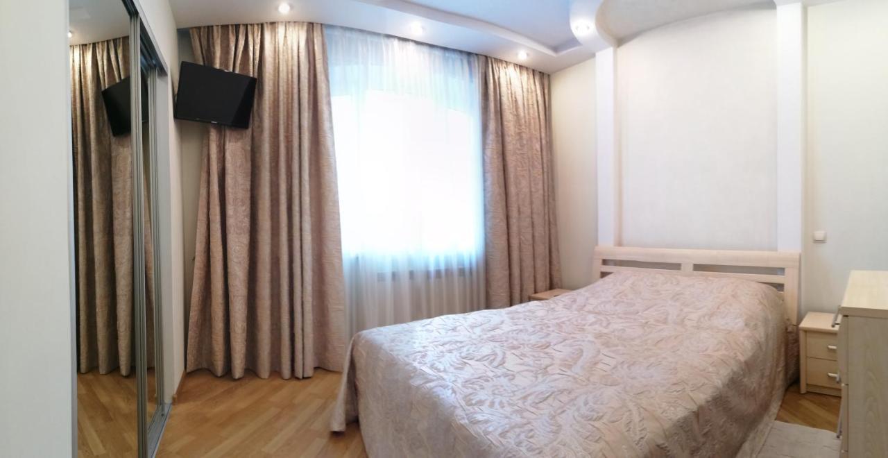 Big Apartment In Rivne Center Exterior foto